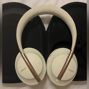 Bose 700 noise cancellation headphones in soapstone